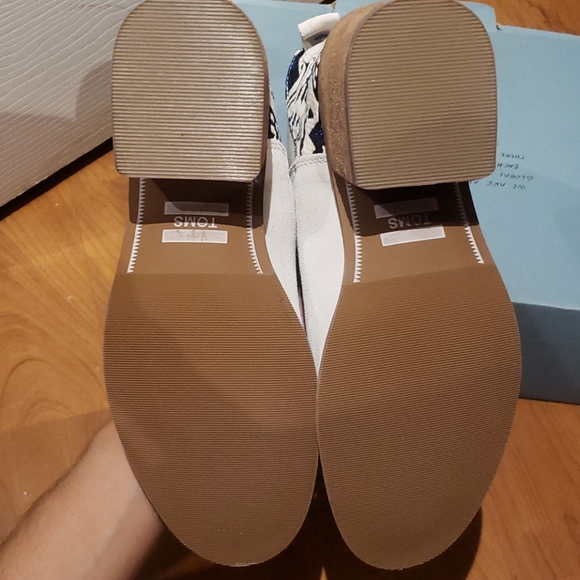 Boots - Picture 4 of 4